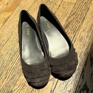 Me Too leather brown flats ladies 7.5